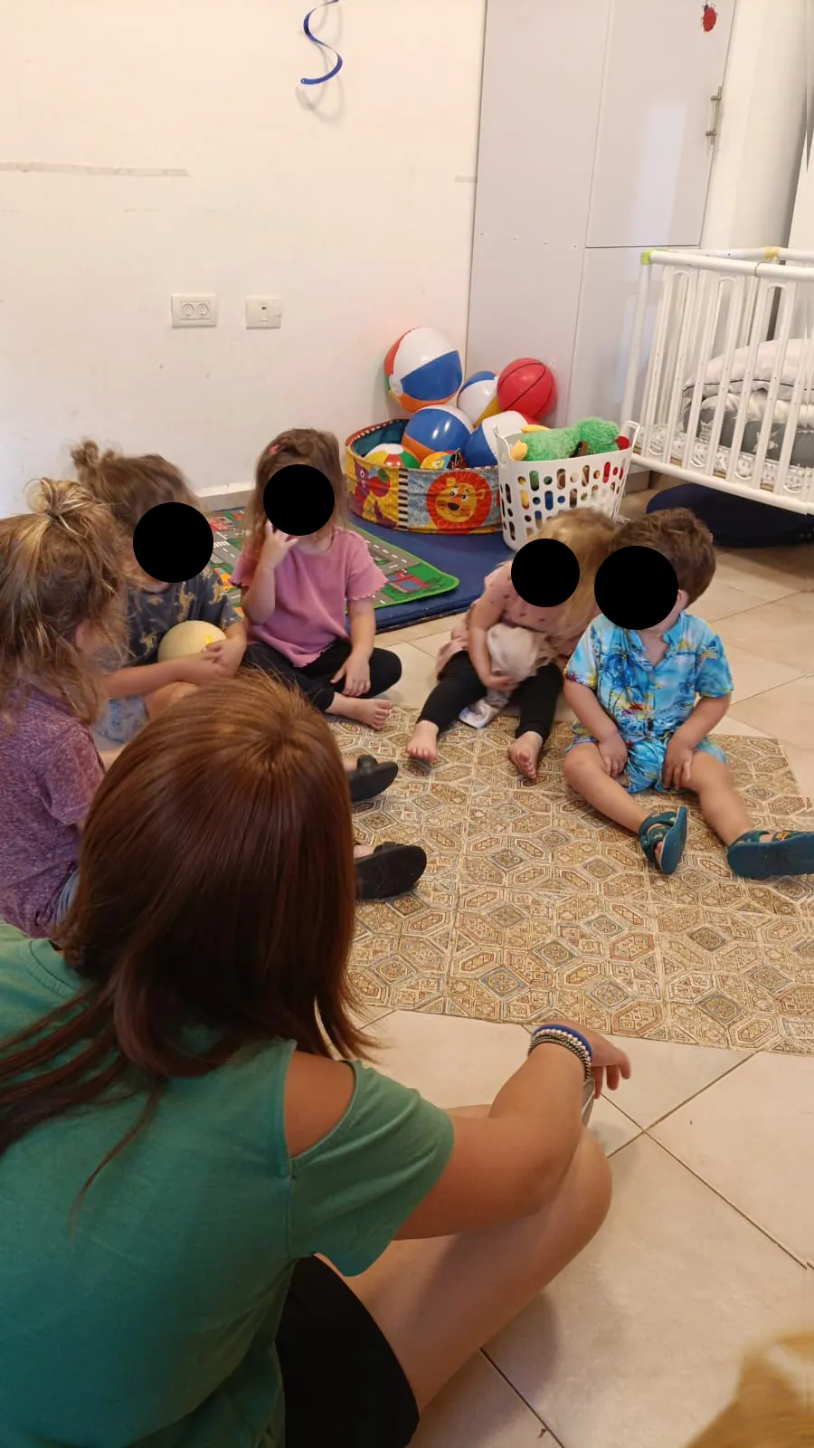 מפגש בוקר של הילדים במעגל